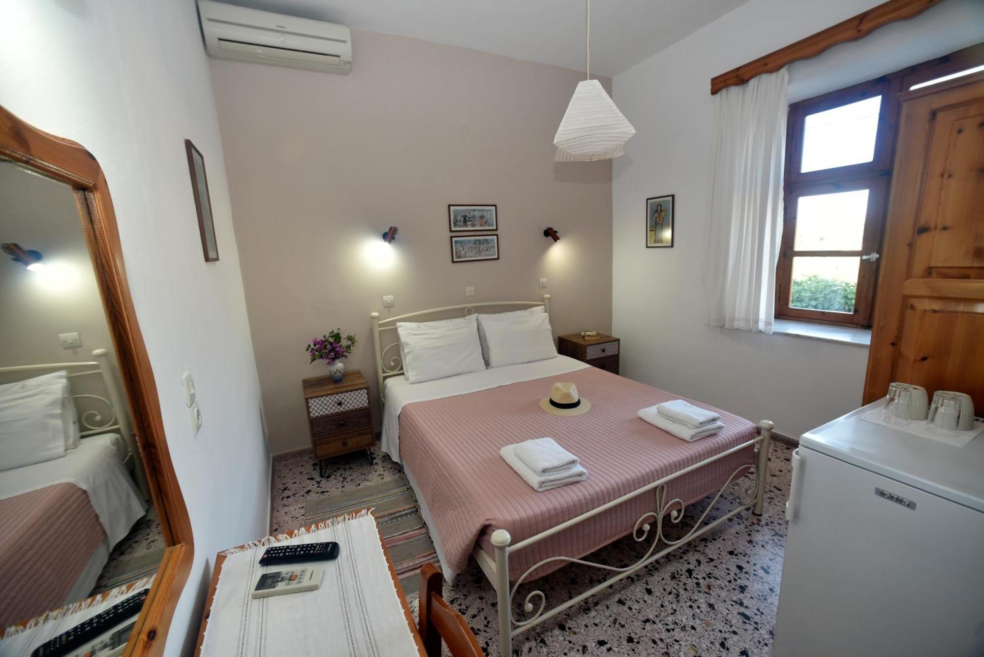 Evanthia Toroz Rooms & Studios Mithimna Buitenkant foto